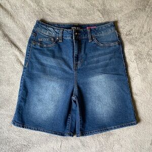 FAITH JEANS HIGHT WAIST SHORT SIZE 6